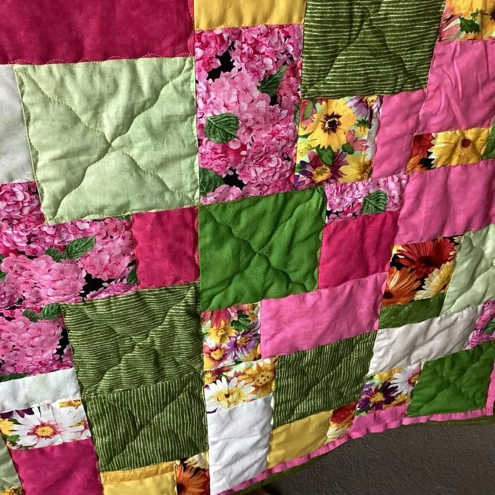 NWT Hand Crafted Field of Flowers Floral Patchwork Quilt - Greens Pinks, Yellows